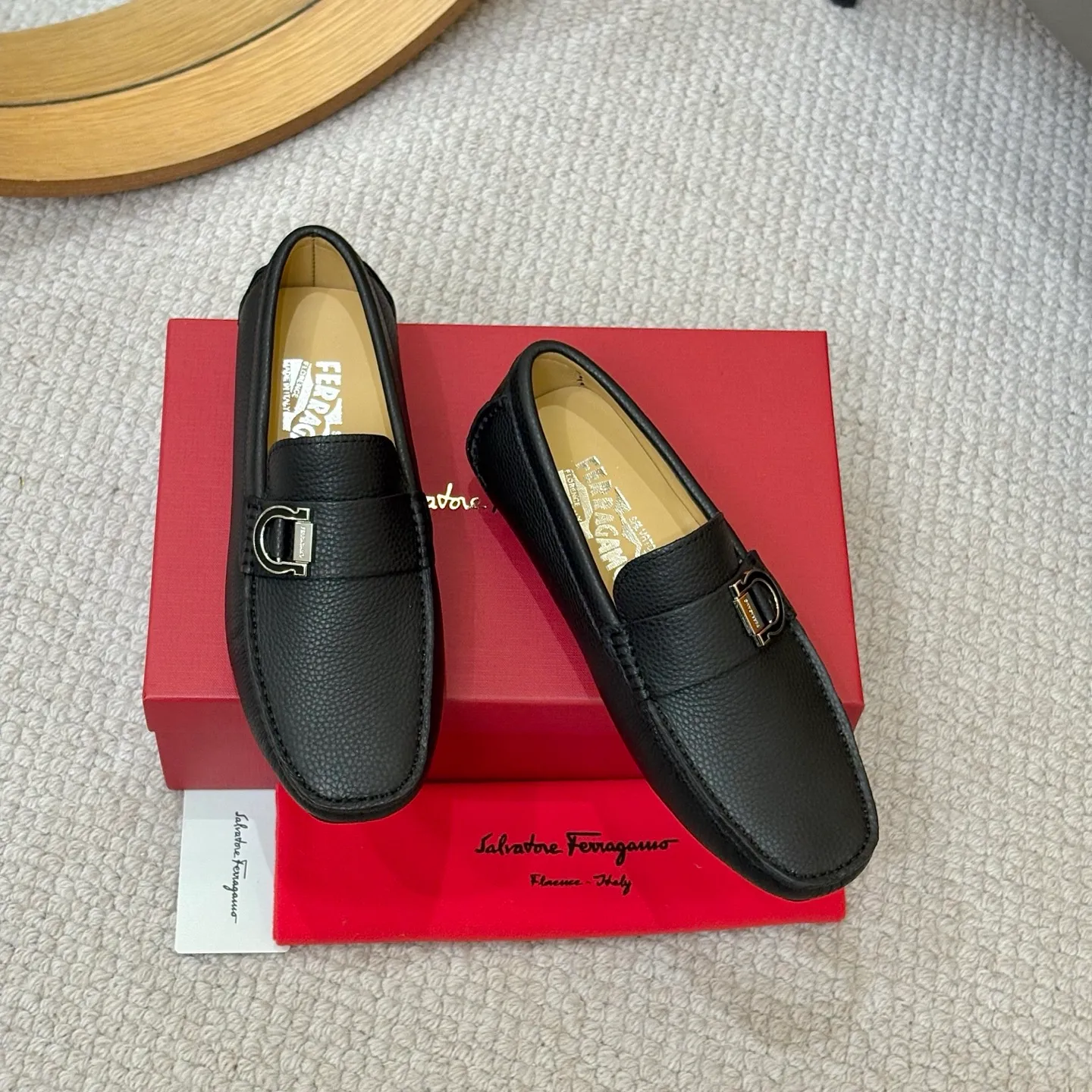 Men's men's shoes 💰420 (Yangli) Ferragamo 〰Ferragamo 2⃣️0⃣️2⃣️5️⃣ New series 👊🏻 Upper 🇮🇹 Italian imported calfskin, original outsole molding. Water-dyed sheepskin lining. The identity of every successful man is set off, and the upper and lower shoes are elegant and stable🚶🏻🚶🏻The high-end custom counter original replica is an eternal classic🔍️Number of codes: 38-46 with counter packaging